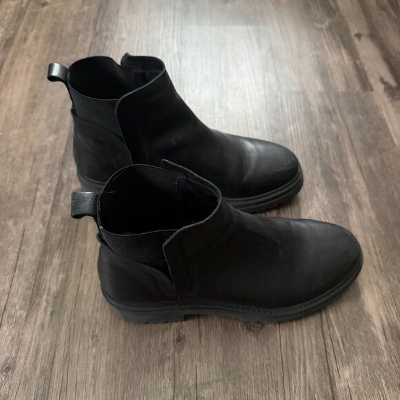 Steve Madden Moira Chelsea Boot in Color Black Leather - Picture 8 of 11